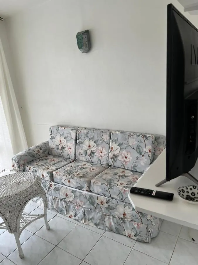 Δωμάτια σε οικογενειακή κατοικία Home2Home Guesthouse Κράιστ Τσερτς Μπαρμπάντος
