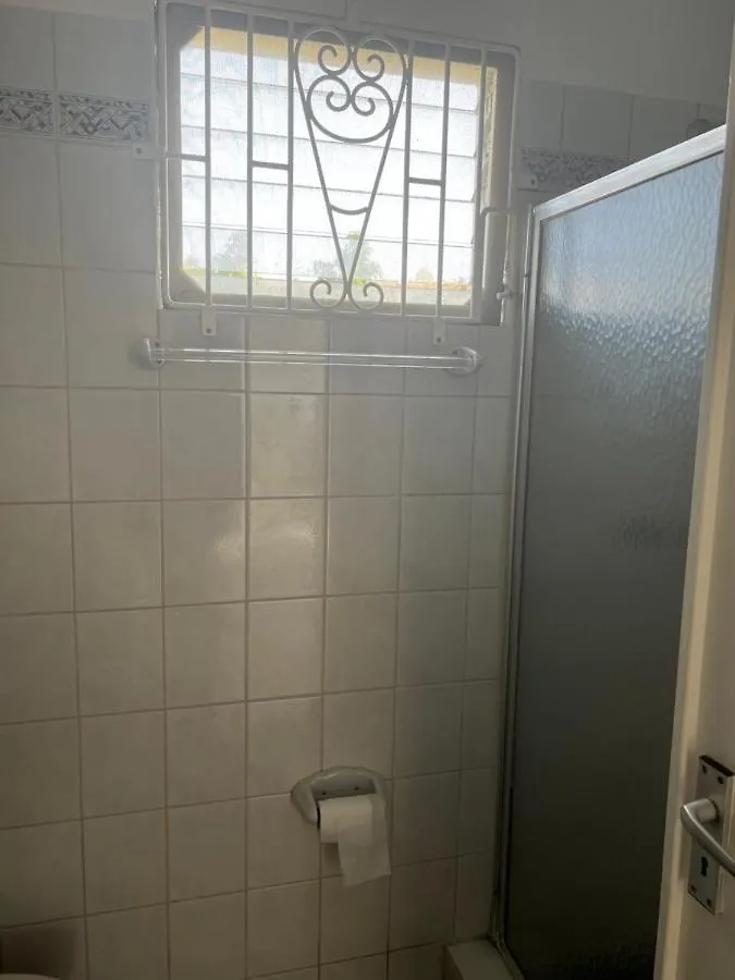 Δωμάτια σε οικογενειακή κατοικία Home2Home Guesthouse Κράιστ Τσερτς Μπαρμπάντος